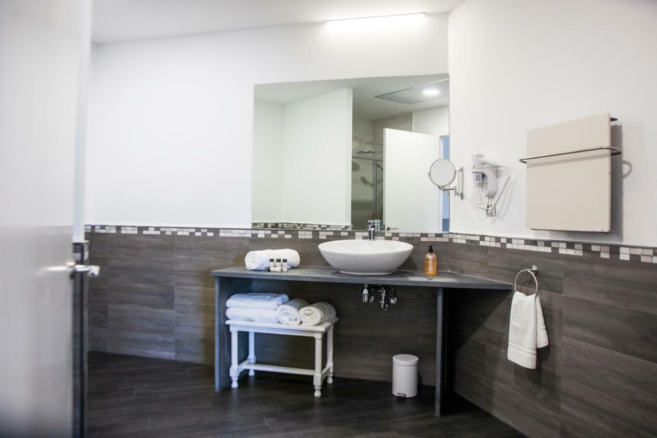 The Rock Suites & Spa Congosto Extérieur photo