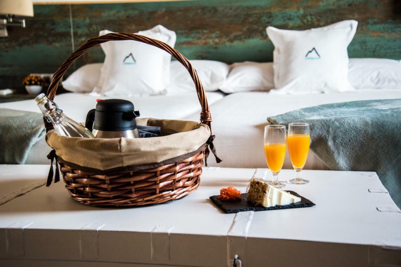 The Rock Suites & Spa Congosto Extérieur photo